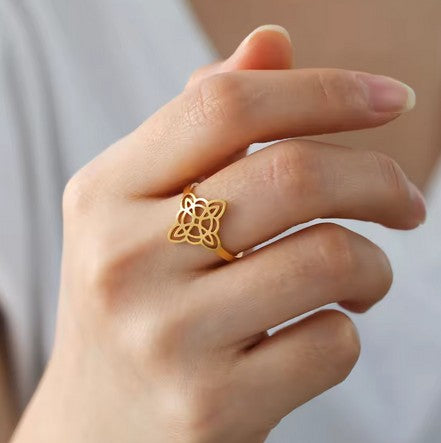 Bague noeud de sorcière